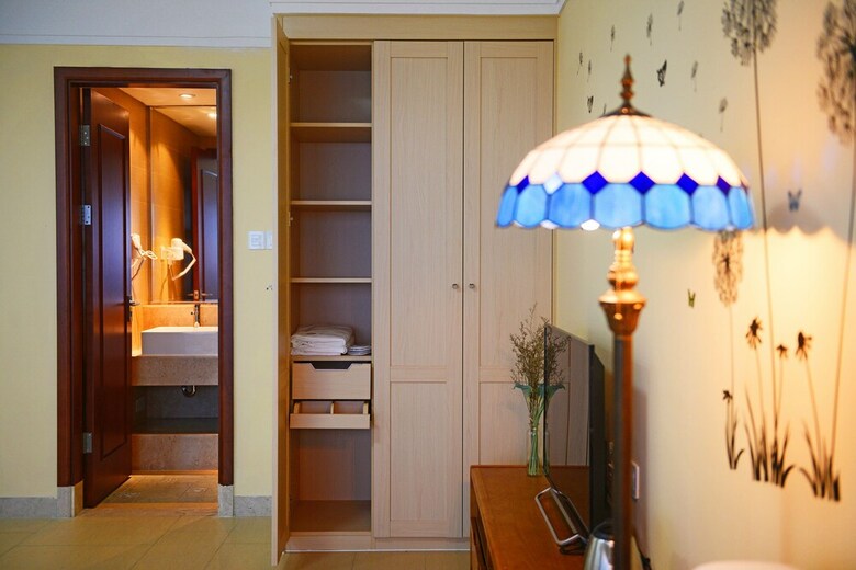 Yishang Apartment-silver Hailing Island