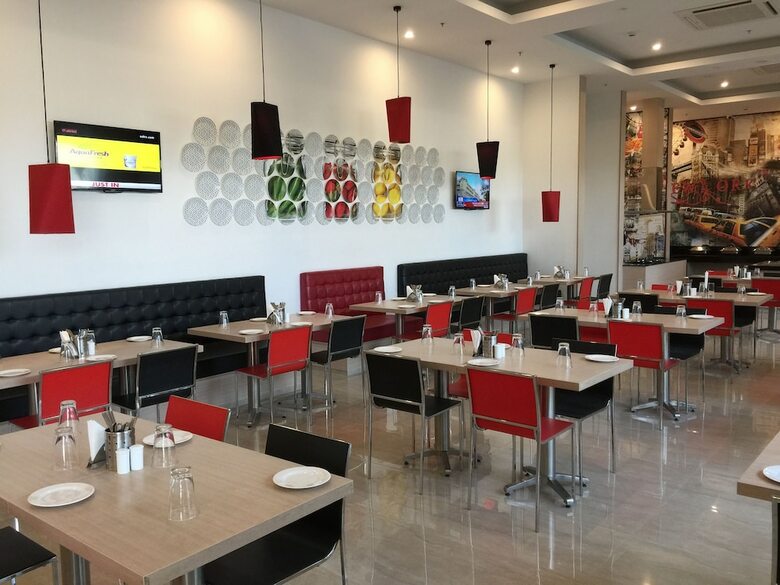 Red Fox Hotel Sec 60 Gurugram