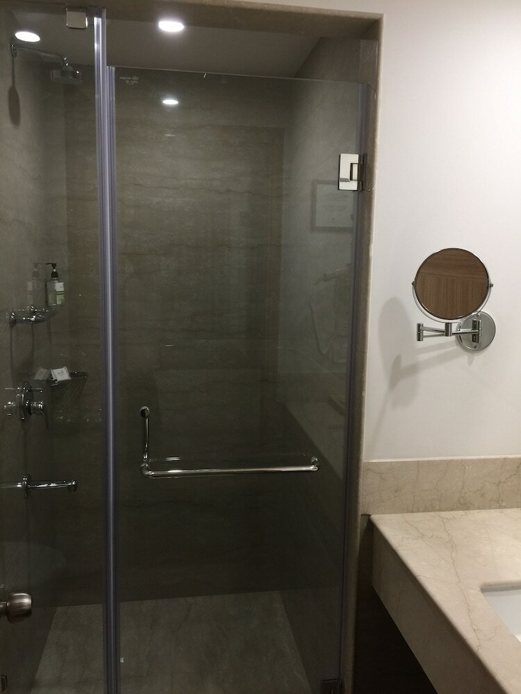 Red Fox Hotel Sec 60 Gurugram