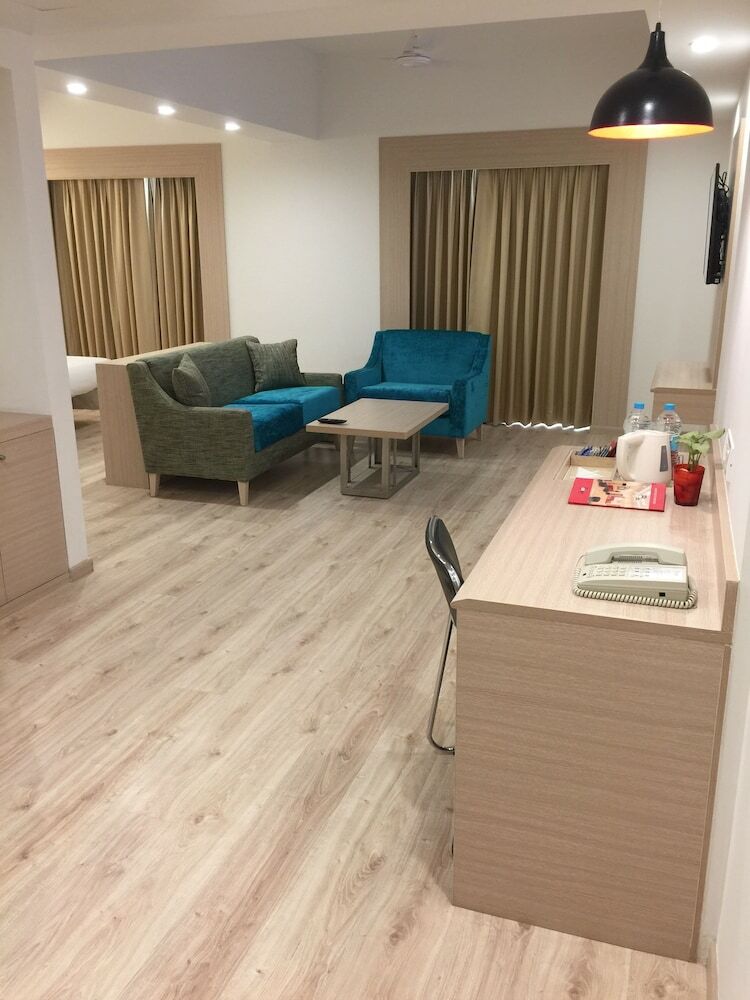 Red Fox Hotel Sec 60 Gurugram