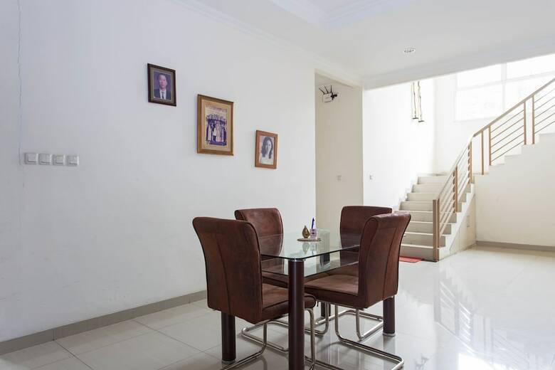 Hotel Reddoorz Plus Near Siloam Karawaci