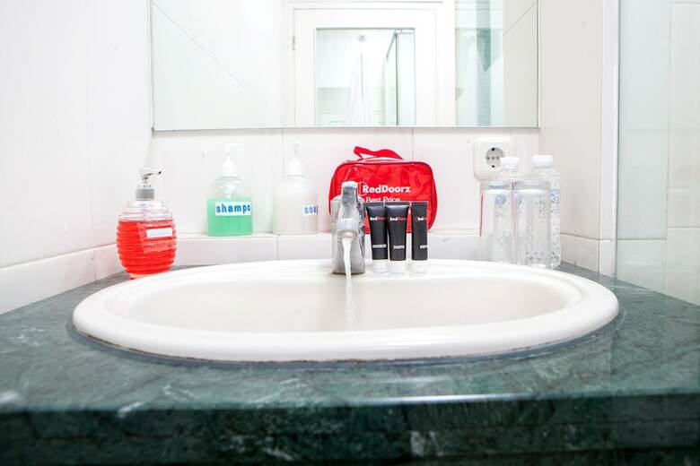 Hotel Reddoorz Near Padjajaran University 2