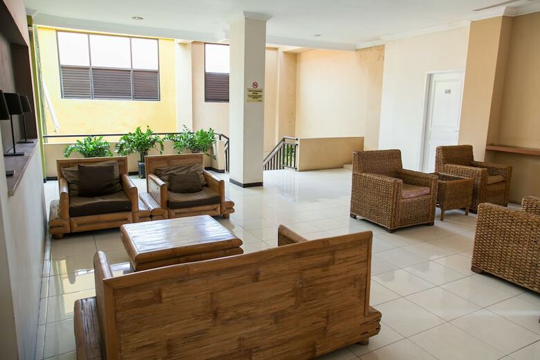 Hotel Reddoorz Near Gubeng Station