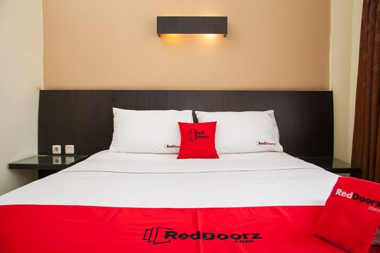 Hotel Reddoorz Near Gubeng Station