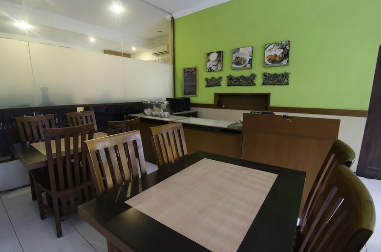 Hotel Reddoorz Near Gubeng Station