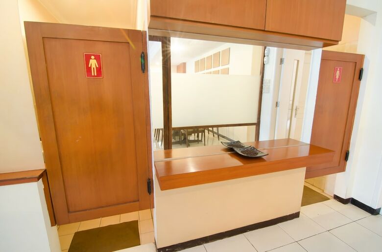 Hotel Reddoorz Near Gubeng Station