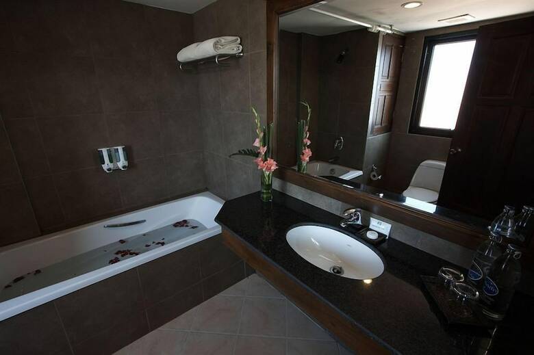 Nora Lakeview Hotel