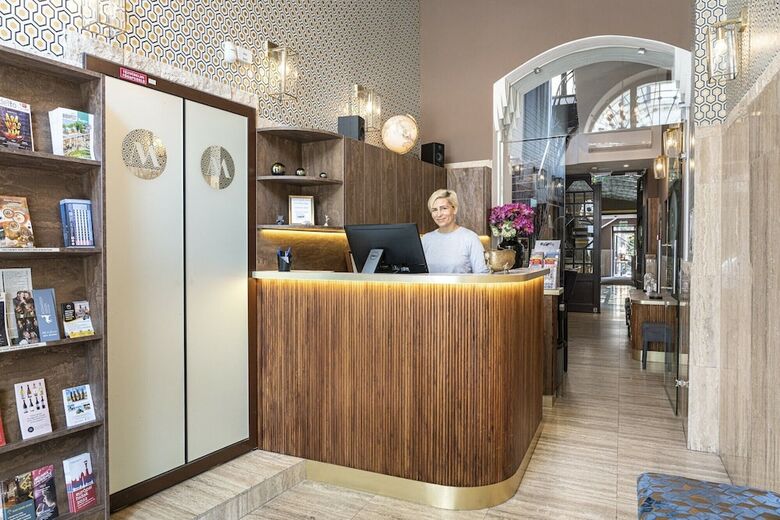 Hotel Mika Downtown