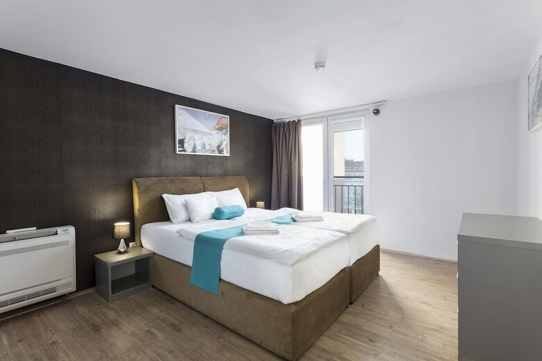 Hotel Mika Downtown