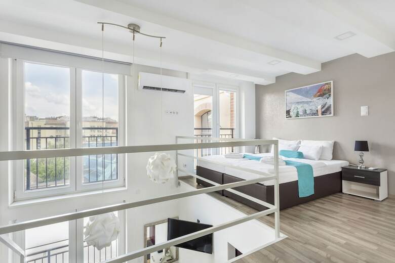 Hotel Mika Downtown
