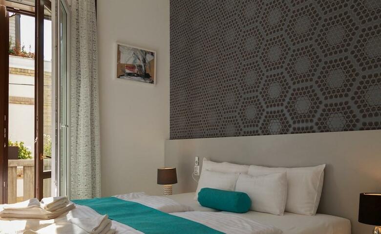 Hotel Mika Downtown