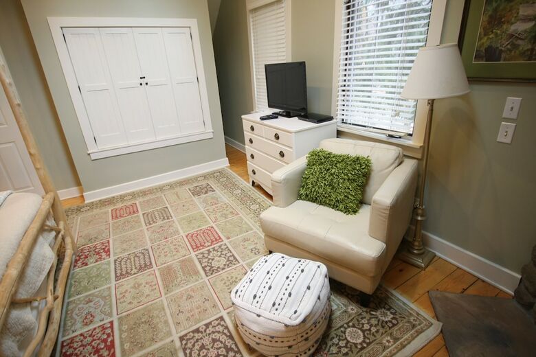 Goldberry Woods Bed & Breakfast-microfarm-cottages
