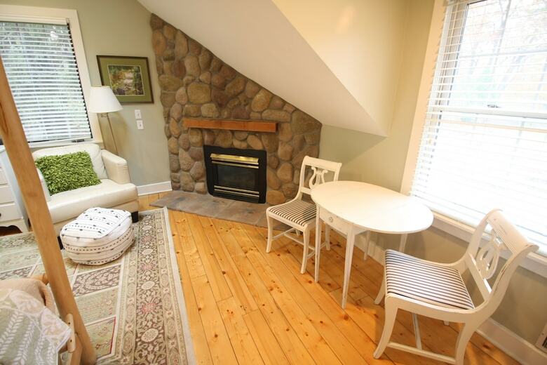 Goldberry Woods Bed & Breakfast-microfarm-cottages
