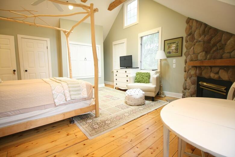 Goldberry Woods Bed & Breakfast-microfarm-cottages
