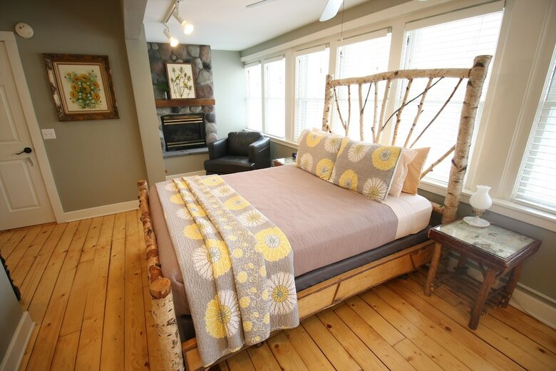 Goldberry Woods Bed & Breakfast-microfarm-cottages