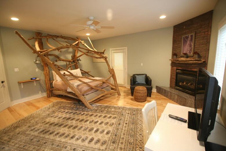 Goldberry Woods Bed & Breakfast-microfarm-cottages