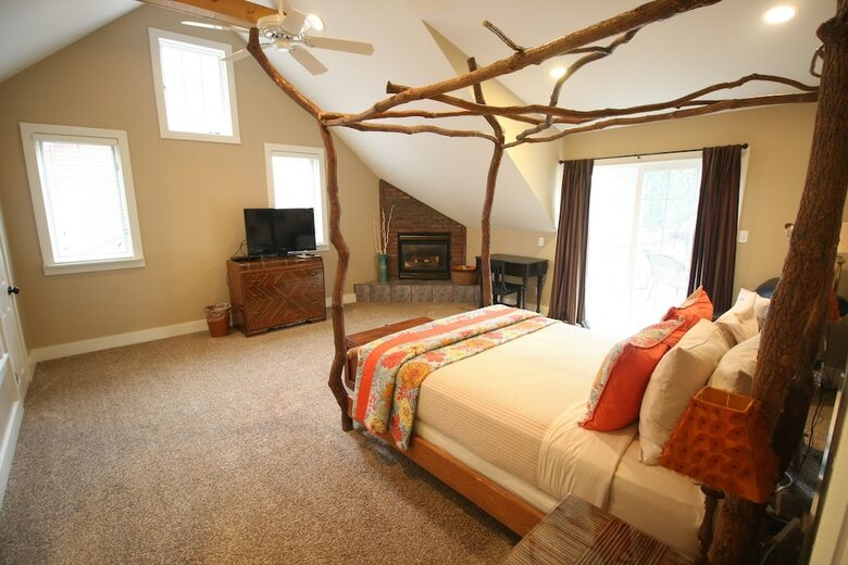 Goldberry Woods Bed & Breakfast-microfarm-cottages