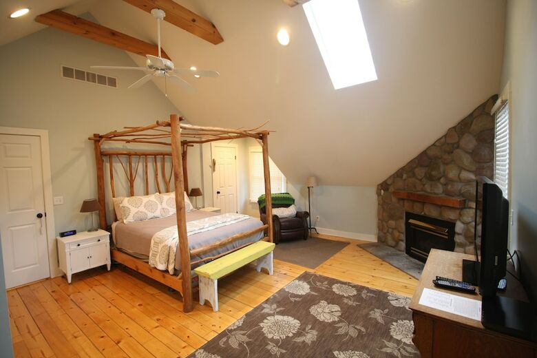 Goldberry Woods Bed & Breakfast-microfarm-cottages