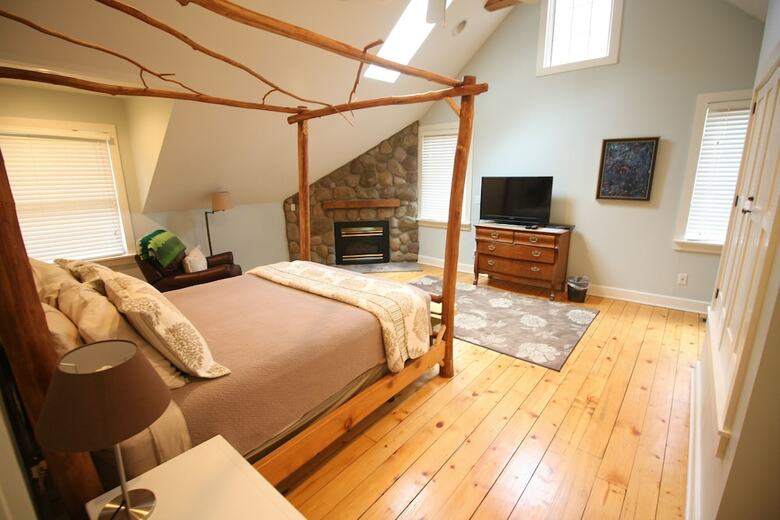 Goldberry Woods Bed & Breakfast-microfarm-cottages