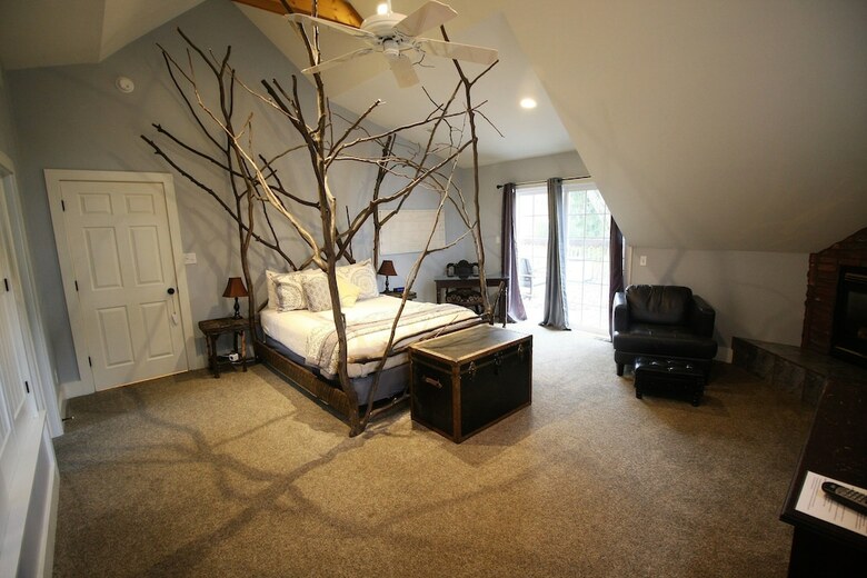 Goldberry Woods Bed & Breakfast-microfarm-cottages