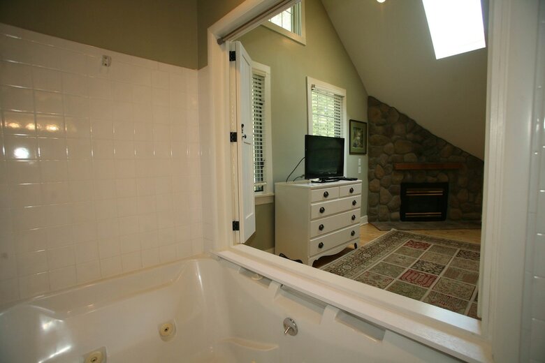 Goldberry Woods Bed & Breakfast-microfarm-cottages