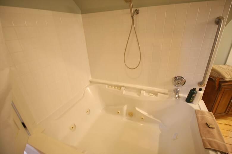 Goldberry Woods Bed & Breakfast-microfarm-cottages