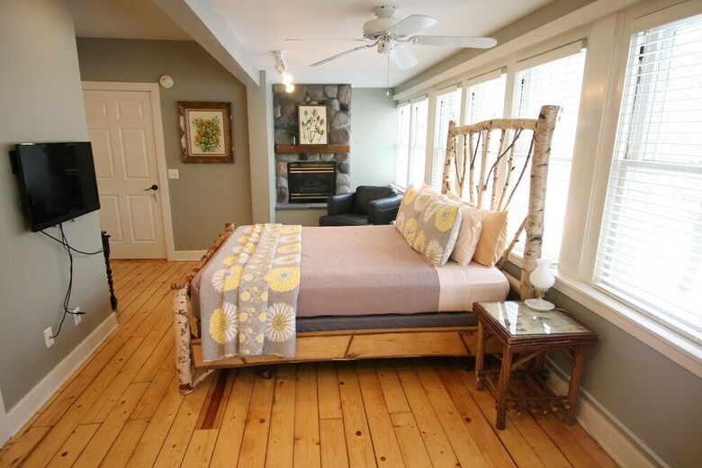 Goldberry Woods Bed & Breakfast-microfarm-cottages