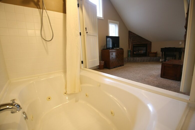 Goldberry Woods Bed & Breakfast-microfarm-cottages