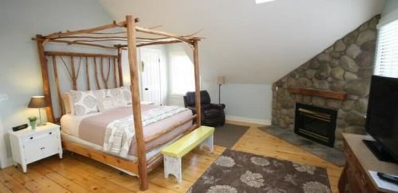 Goldberry Woods Bed & Breakfast-microfarm-cottages