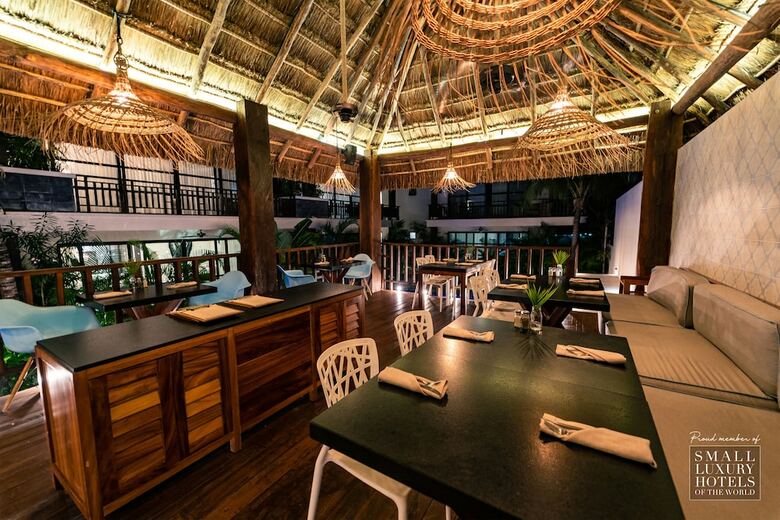 Kasa Hotel Parota