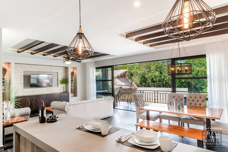 Kasa Hotel Parota