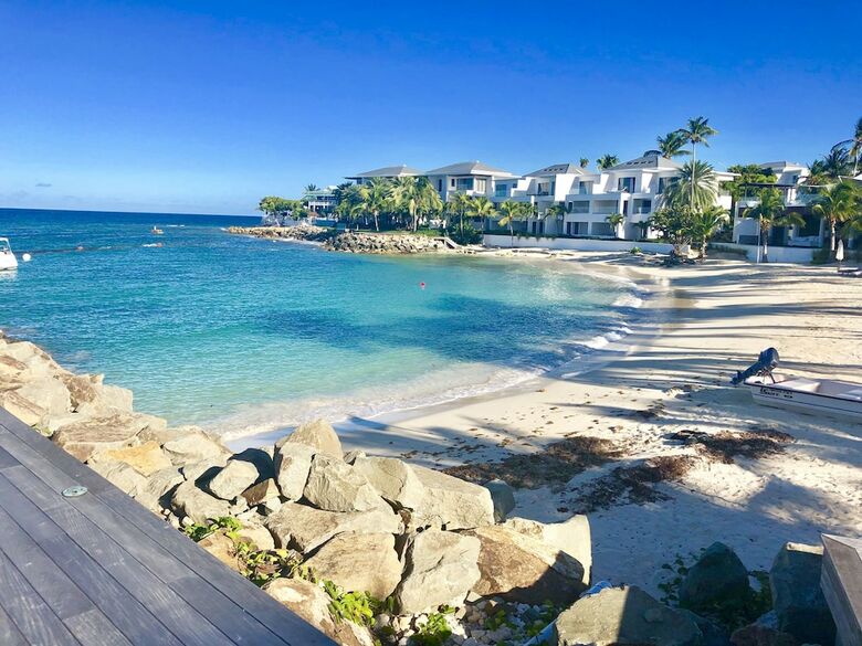 Hotel Hodges Bay Resort And Spa
