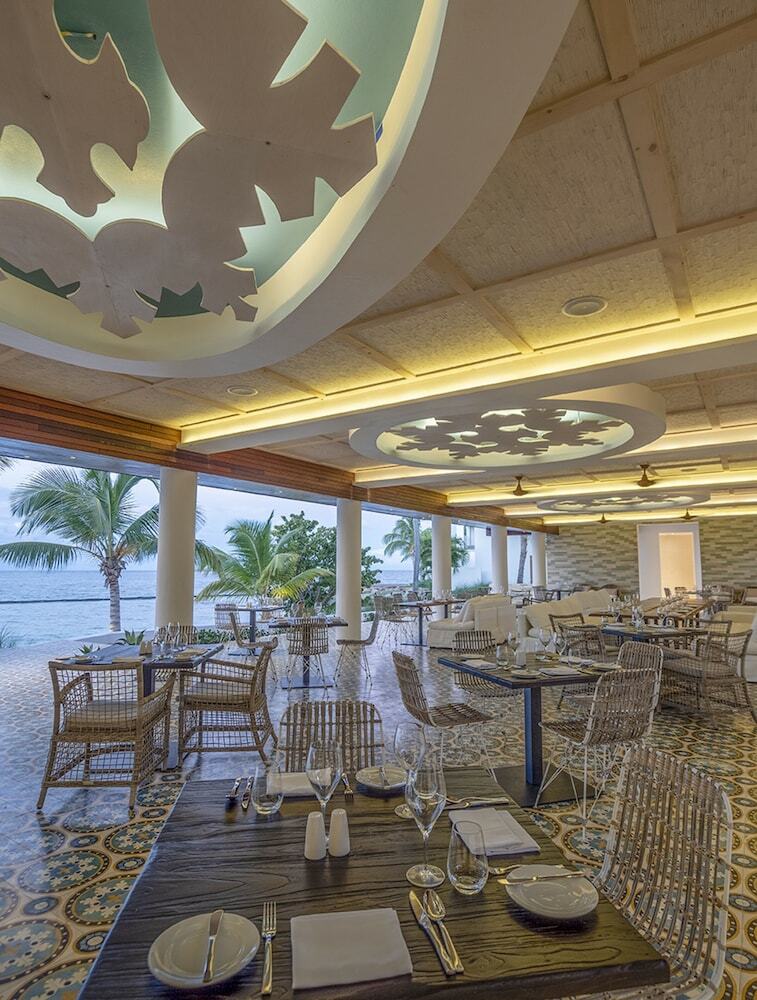 Hotel Hodges Bay Resort And Spa