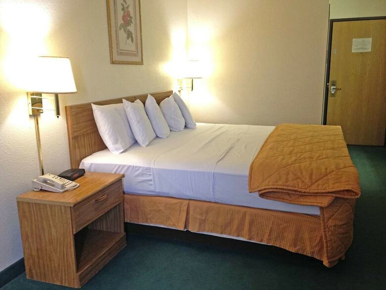 Hotel Amerihost Inn & Suites Fulton