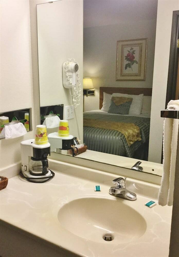 Hotel Amerihost Inn & Suites Fulton