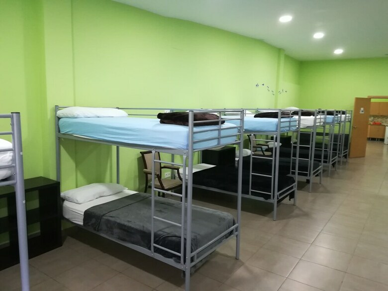 Hostal Albergue Barullo