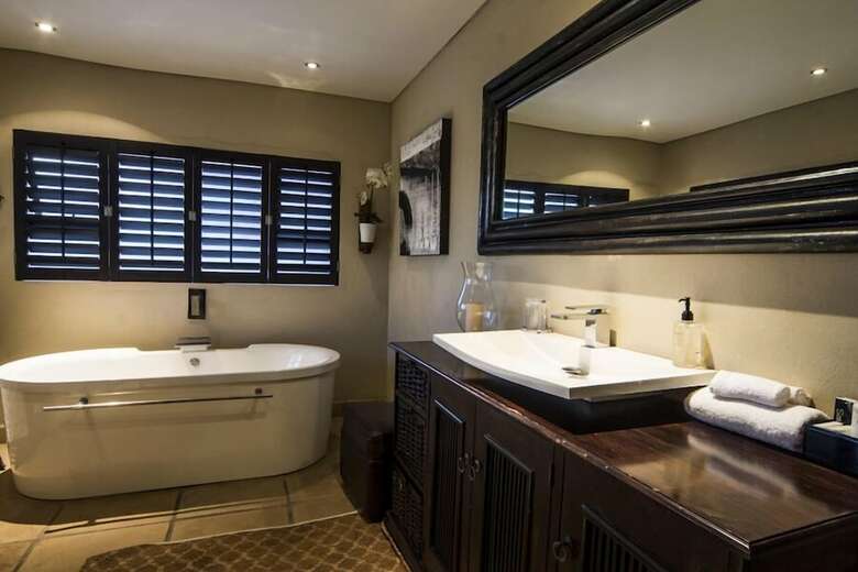 Bed & Breakfast Cowrie Cove Guest House