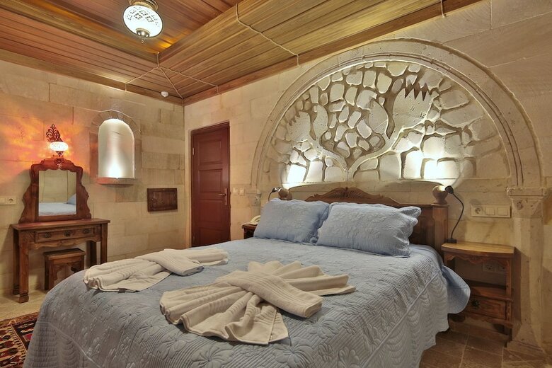 Hotel Shoestring Stone House
