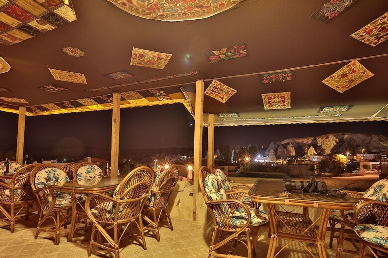 Hotel Shoestring Stone House