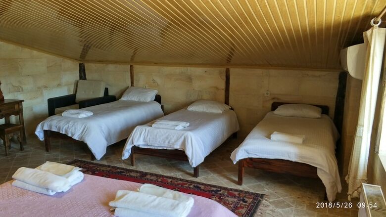 Hotel Shoestring Stone House