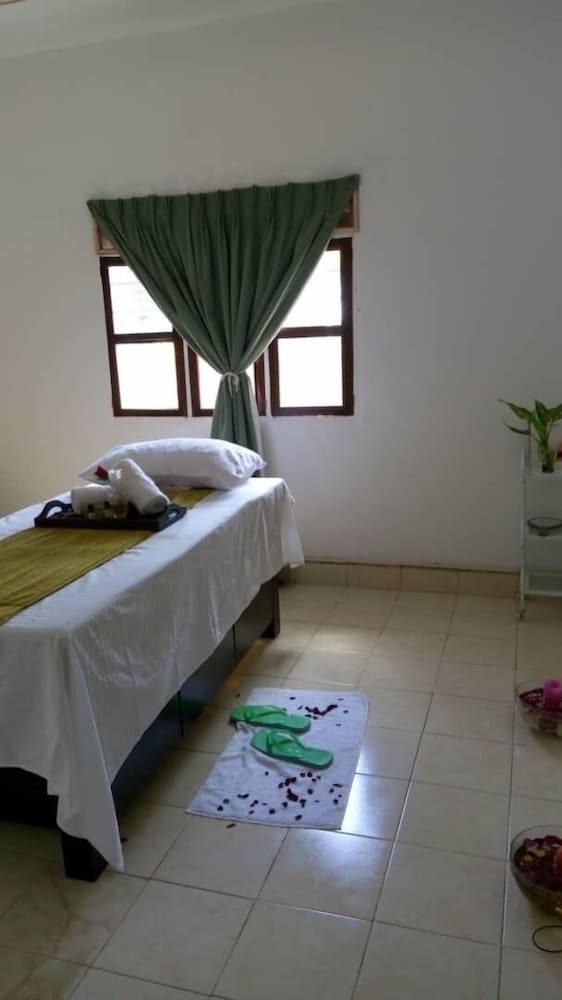 Mowicribs Hotel & Spa
