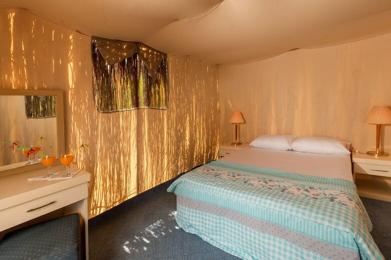 Secret Garden Bungalows & Tent Hotel