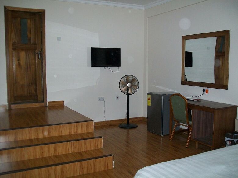 Ampomaah Hotel