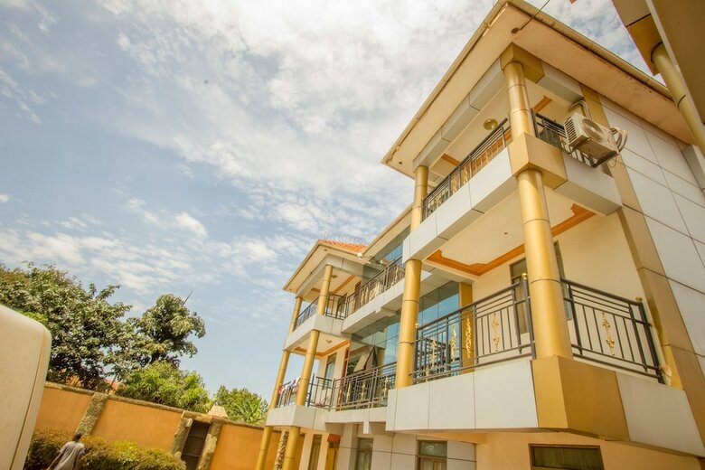 Platinum Royal Hotel