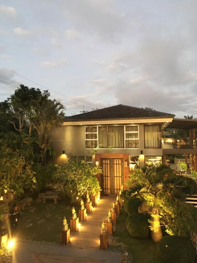 Bed & Breakfast The Oriental Luxury Suites Tagaytay