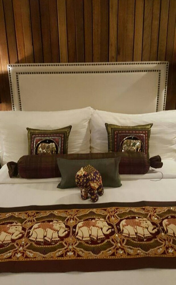 Bed & Breakfast The Oriental Luxury Suites Tagaytay
