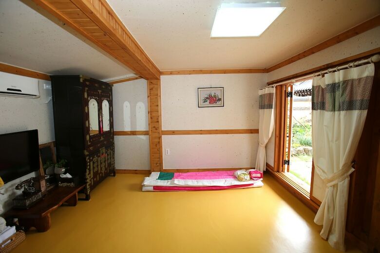 Hotel Saekdongjeogori Guesthouse