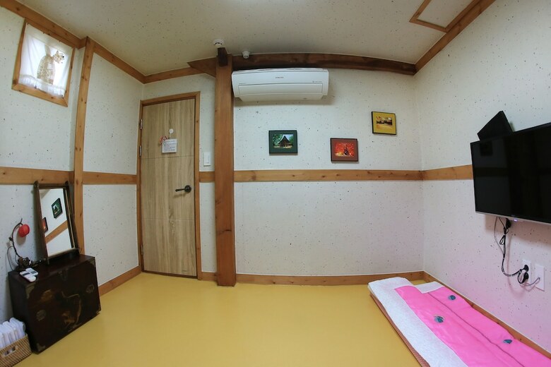 Hotel Saekdongjeogori Guesthouse