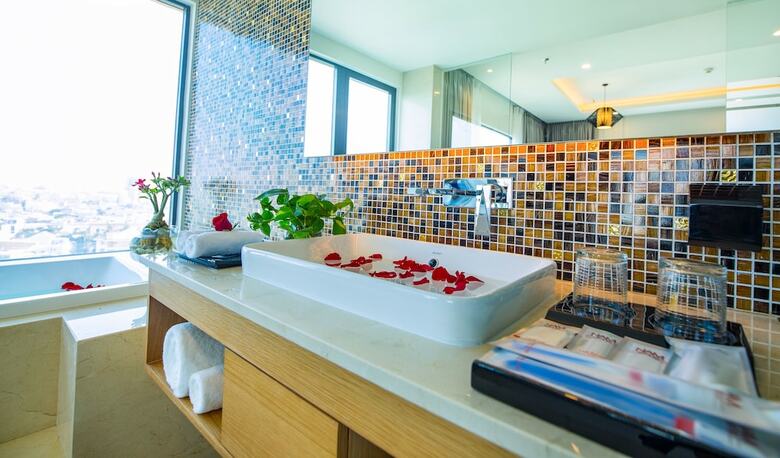Nam Hotel & Spa