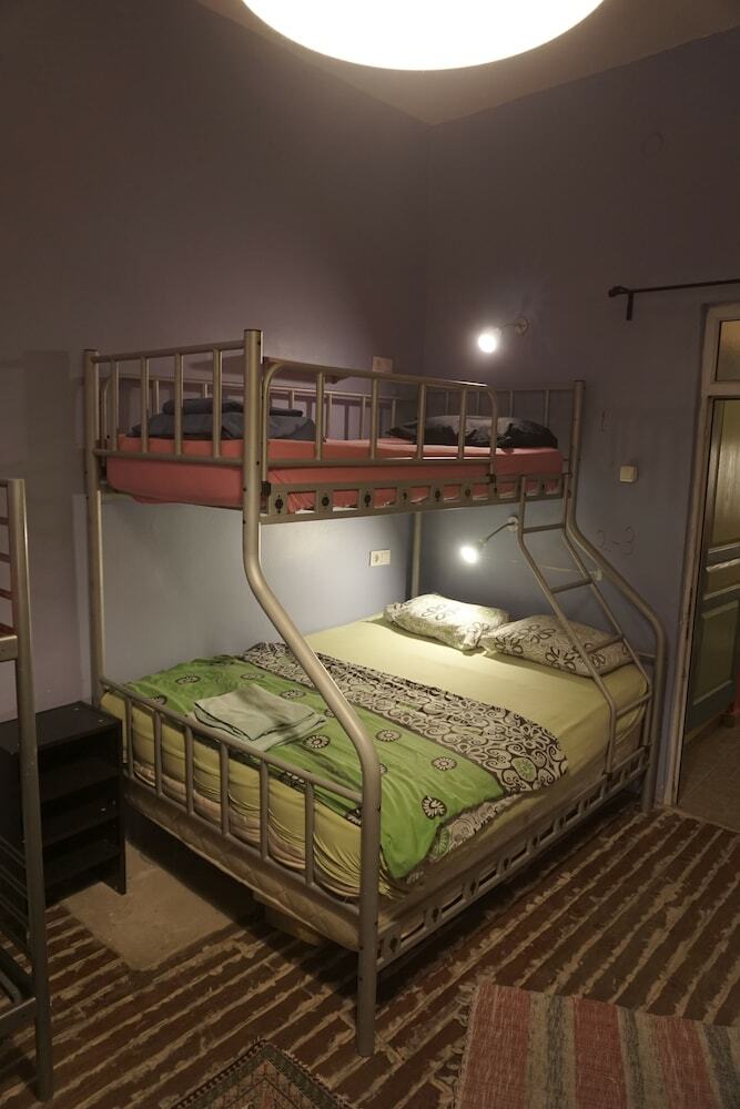 Hostal Chilloutlya Hostel&bar